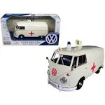 1/24 Motormax Volkswagen Type 2 (T1) Ambulance (Cream) Diecast Car Model