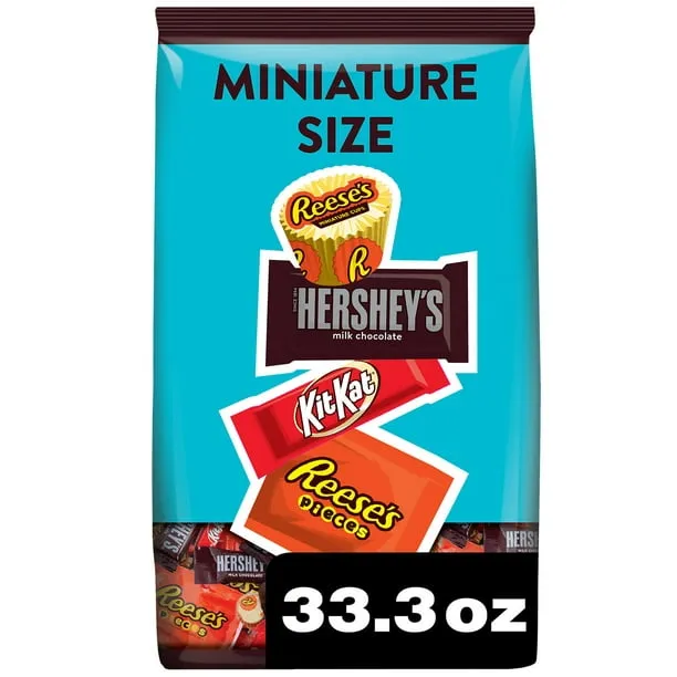 HERSHEY'S, KIT KAT and REESE'S Assorted Flavored Miniatures, Christmas Candy Party Pack, 33.38 oz