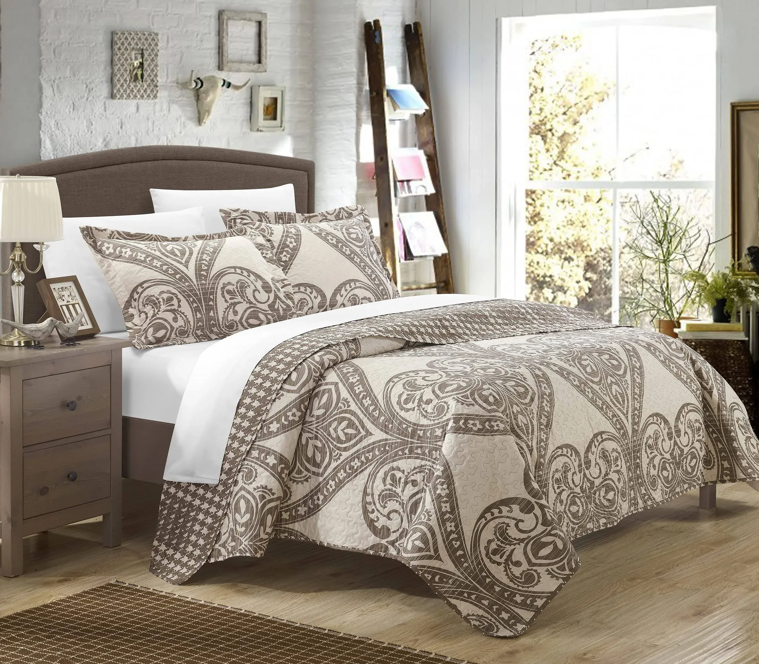 Chic Home 3 or 2 Piece Revenna REVERSIBLE printed Quilt Set. Front a traditional