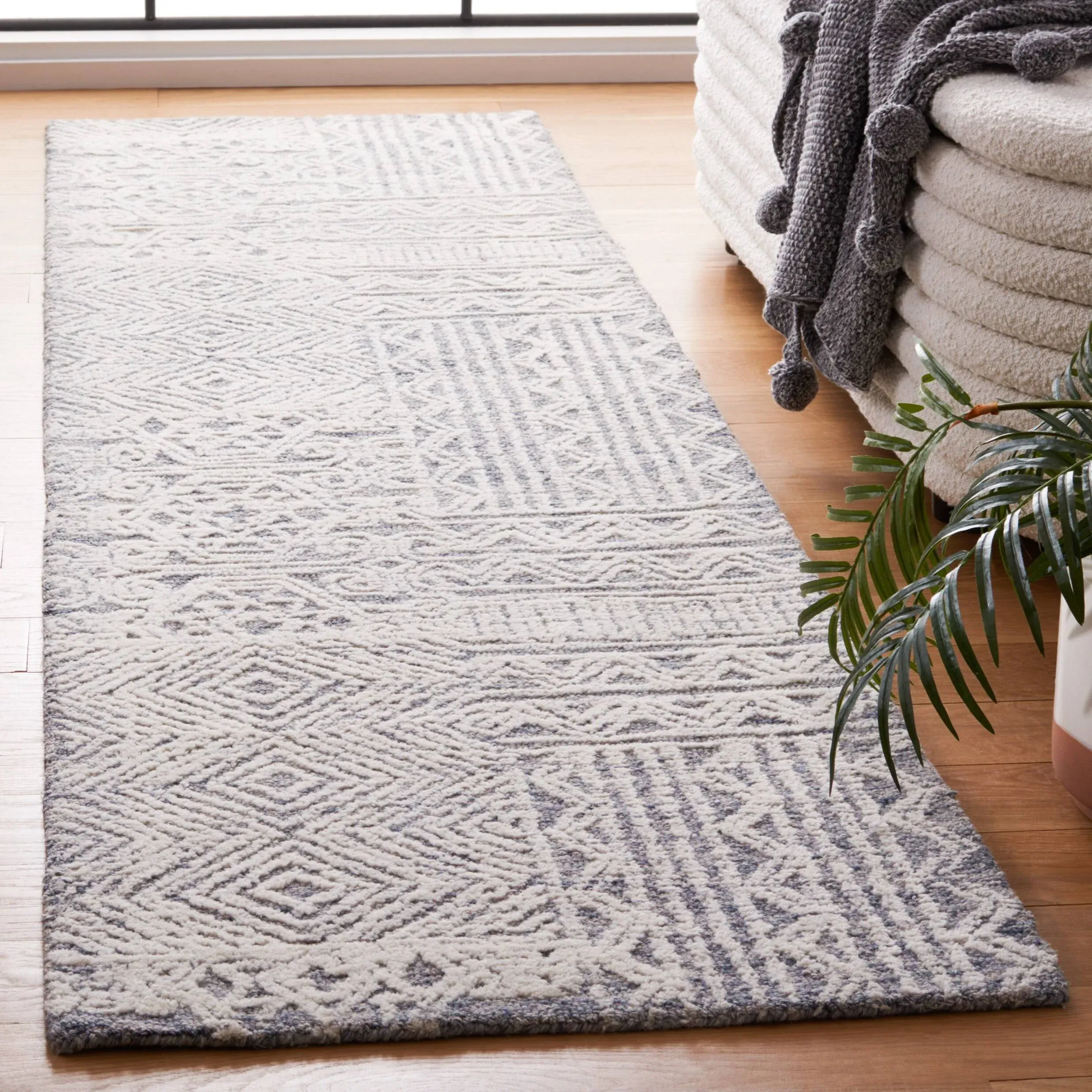 Abstract Hand Tufted Wool Rug from India - Elegant Design, Soft Texture, Perfect for Any Space!