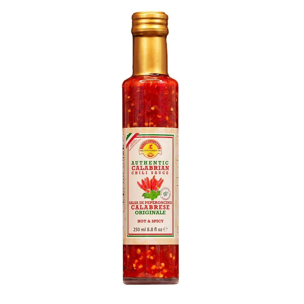 Chunky Calabrian Hot Sauce, Heat Scale: Medium/Hot, Made with Calabrian Chili Peppers, Real Ingredients, 250ml (8.8 fl oz), Great on Chicken Wings, Pizza, Pasta, or as a substitute for your favorite condiment, TuttoCalabria